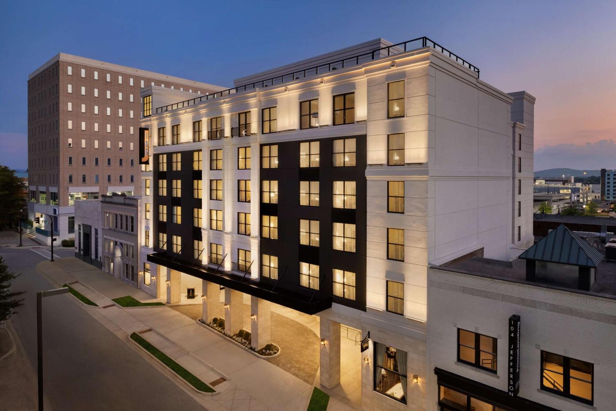 106 Jefferson Huntsville, Curio Collection By Hilton Exterior photo