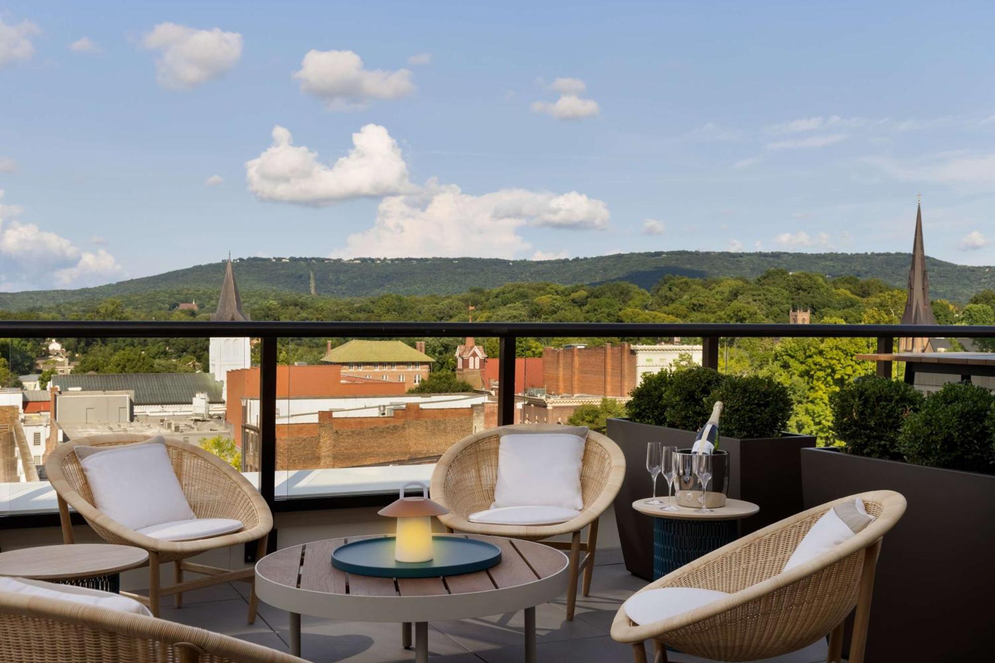 106 Jefferson Huntsville, Curio Collection By Hilton Exterior photo